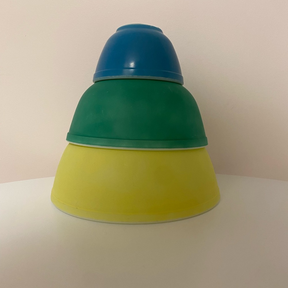RARE PYREX  Vintage Mixing Bowls Set - Primary Colours: Blue, Green, Yellow